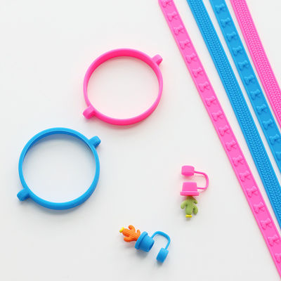 Sling de alça de silicone personalizado para tumbler personalizado antiderrapante Sippy Cup Label Garrafa de água Carry Strap Bar Acessórios