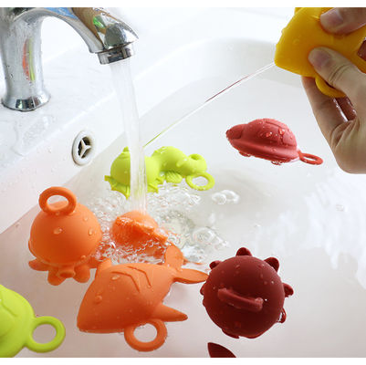 Custom Popular Silicone Animal Oceano Polvo Peixe Tartaruga Cavalo de Mar Crianças Bebê Banho Brinquedos Conjunto de Presente Spray de Água Squishy