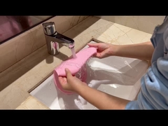 Babador personalizado macio livre do silicone de BPA, babadores impermeáveis do coletor do alimento do silicone